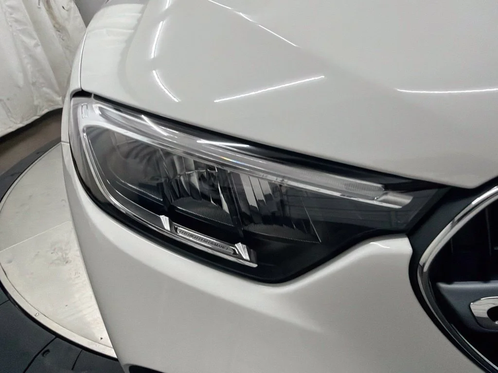 New 2027 White Mercedes-Benz GLC 300 image 10