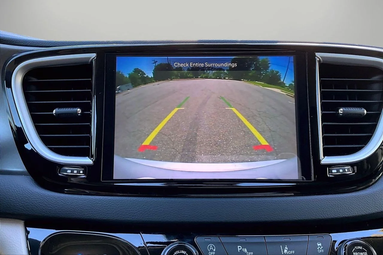 Used 2024 Silver Chrysler Touring L image 13