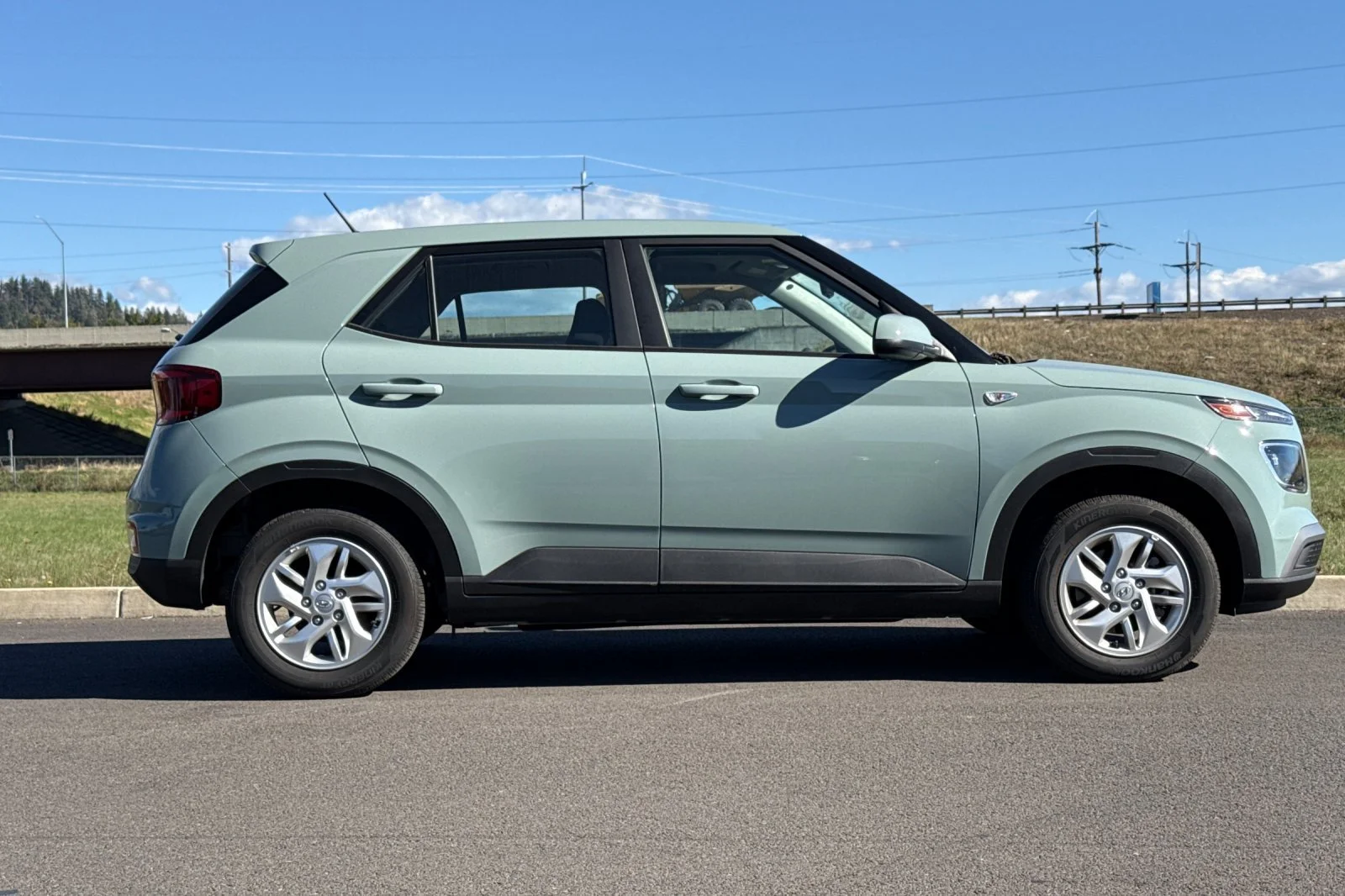 Used 2026 Green Hyundai SE image 2