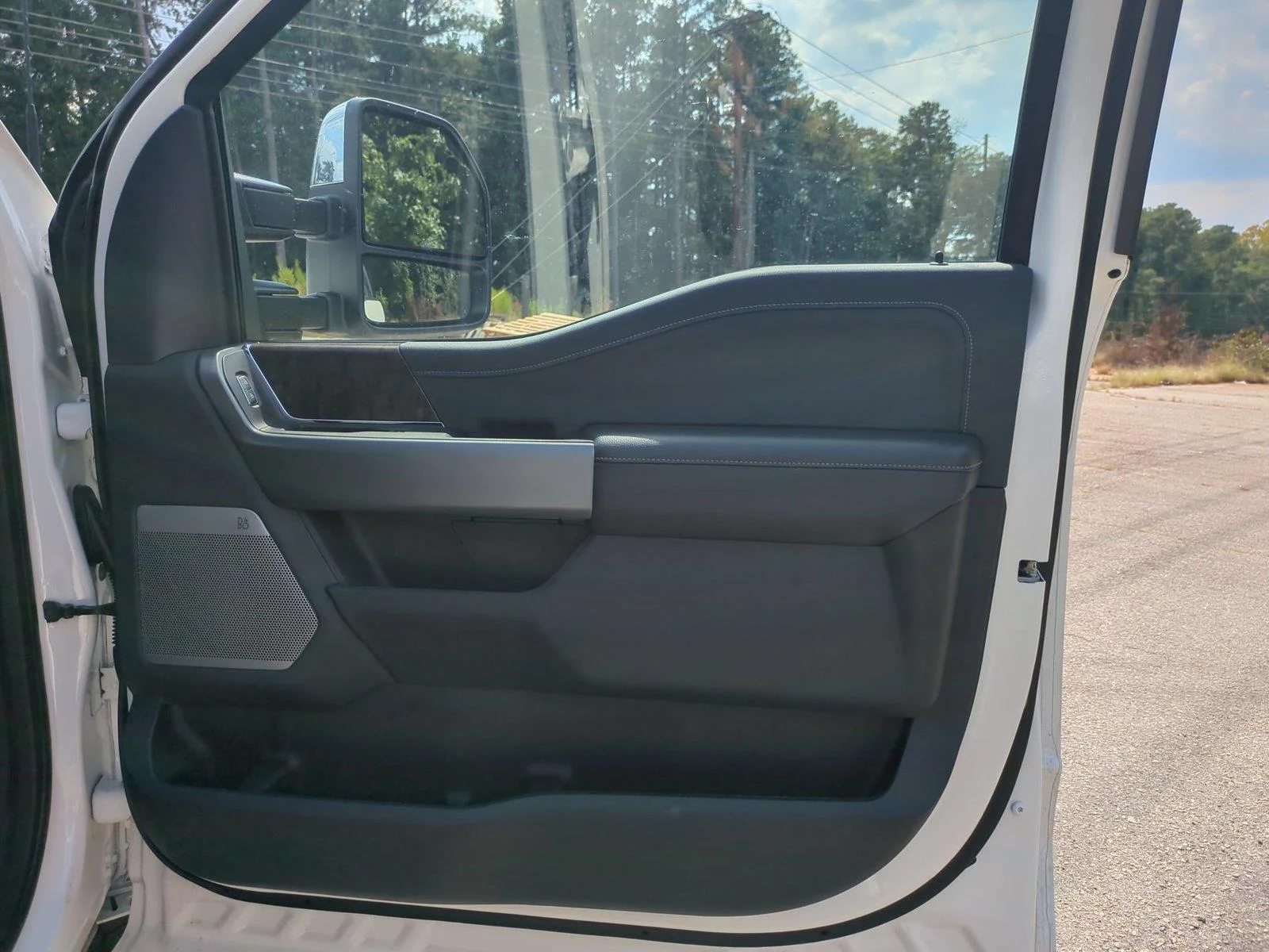 Used 2026 Oxford White Ford LARIAT image 31