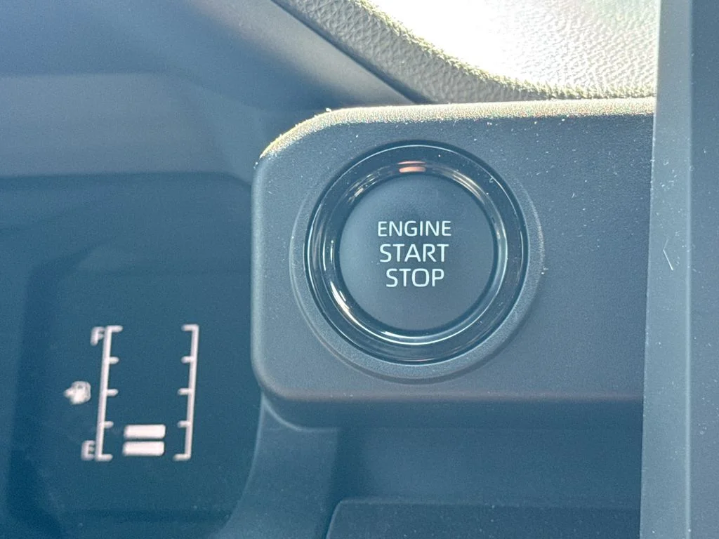 Used 2025  Toyota SR5 image 18