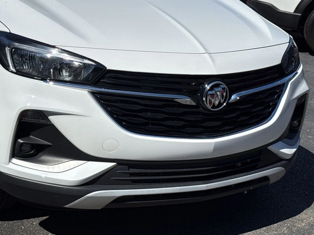 Used 2022 Summit White Buick Select image 8