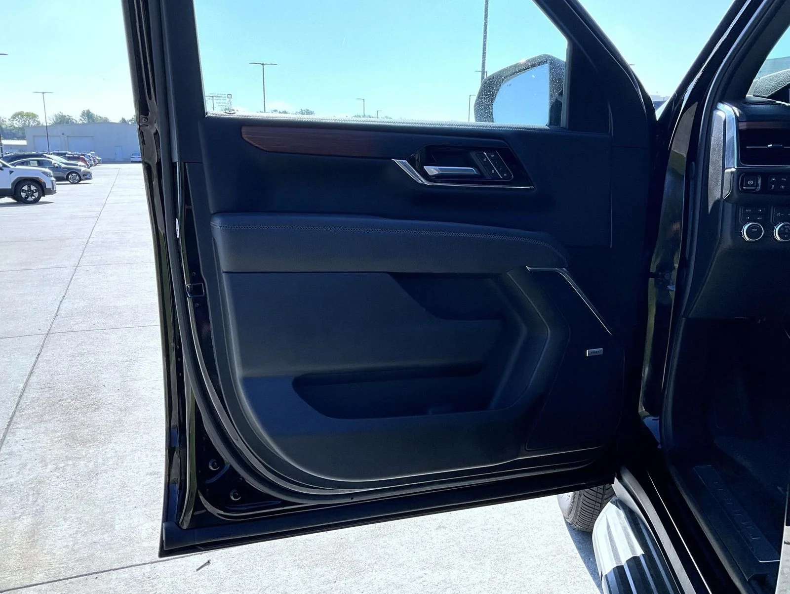 Used 2025 Black GMC Denali image 9