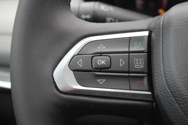 Used 2023 Silver Jeep Limited image 18