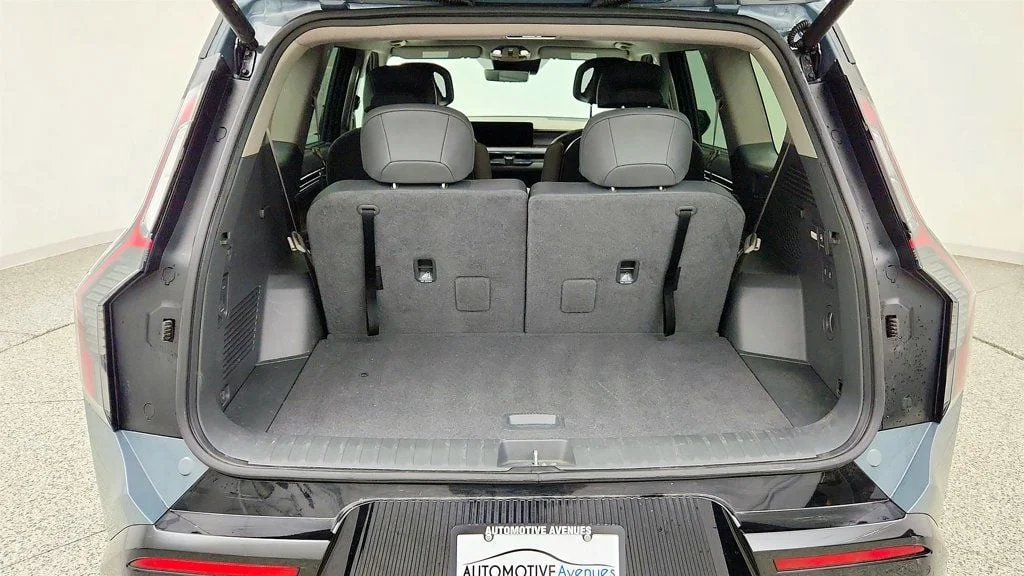 Used 2024 Iceberg Green Kia Land AWD image 22