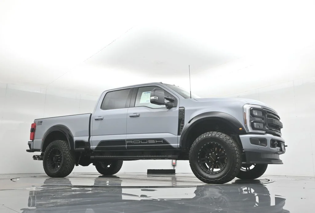New 2026 Glacier Gray Metallic Tri-Coat Ford Lariat image 3