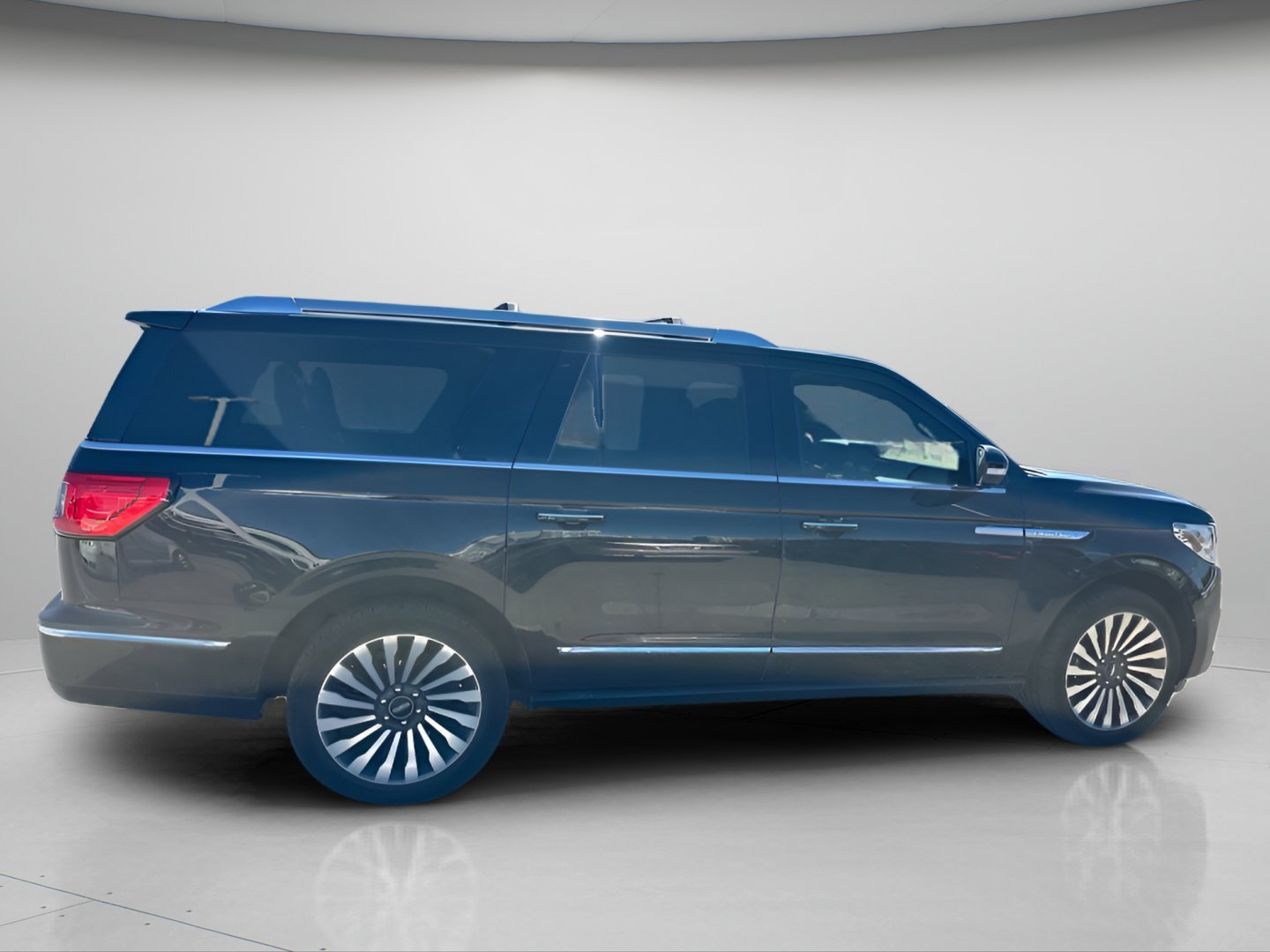 Used 2020 Black Lincoln Reserve image 14