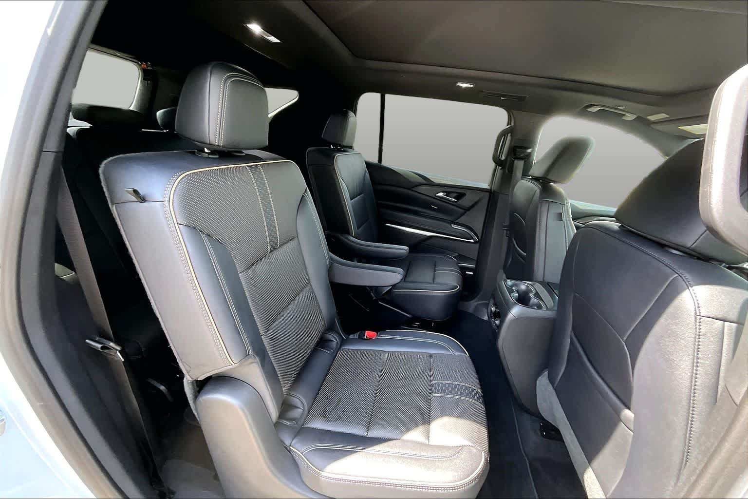 Used 2026 Polar White Tricoat Chevrolet FWD High Country image 20