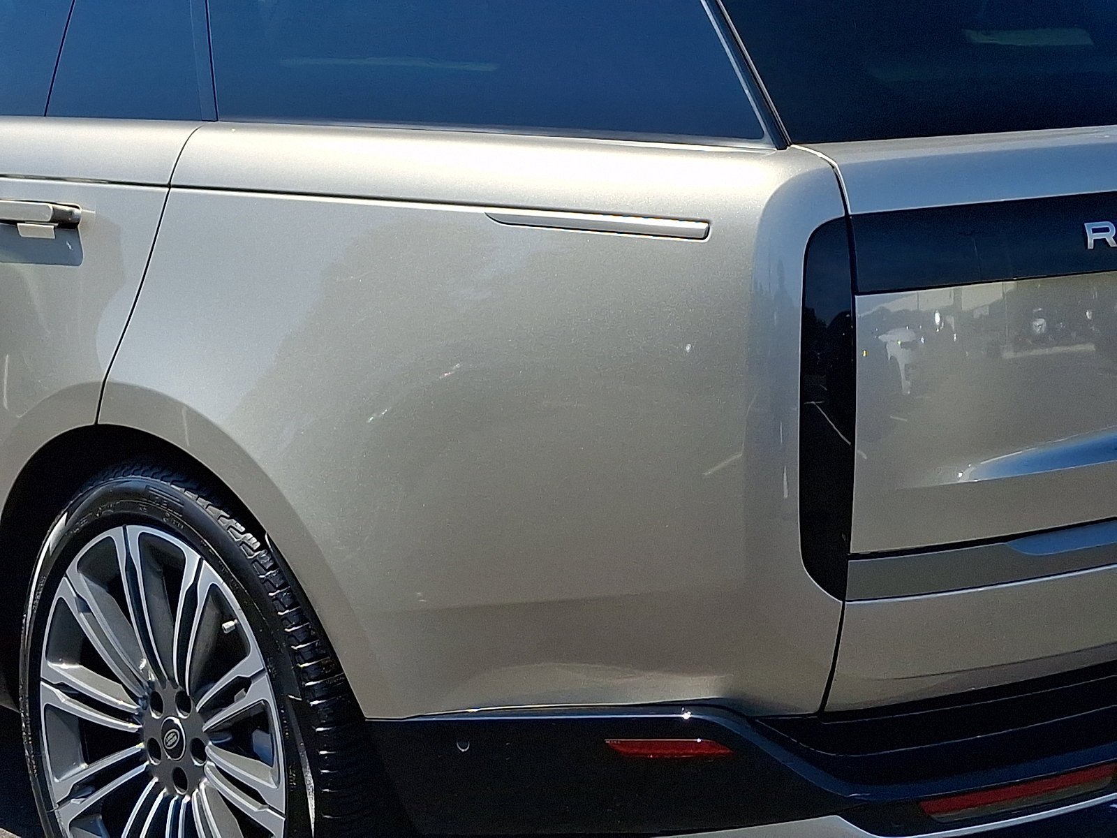 Certified Used 2024 Batumi Gold Premium Metallic   1Dm Land Rover SE image 17
