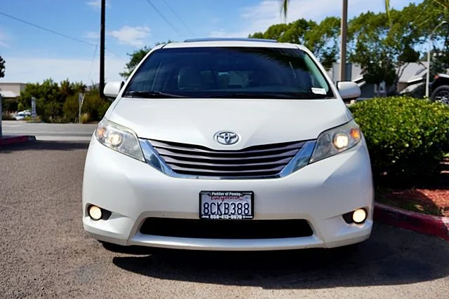 Used 2015 White Toyota XLE image 4
