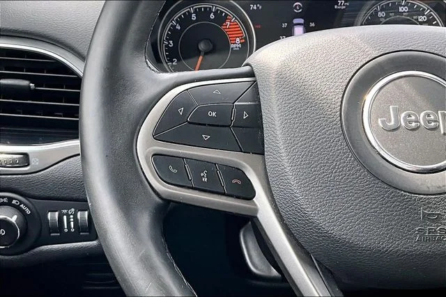 Used 2019 Velvet Red Pearlcoat Jeep Limited image 11