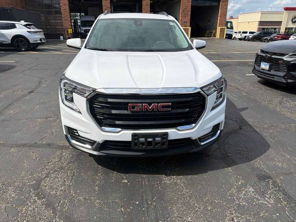 Used 2024 White GMC SLE image 5