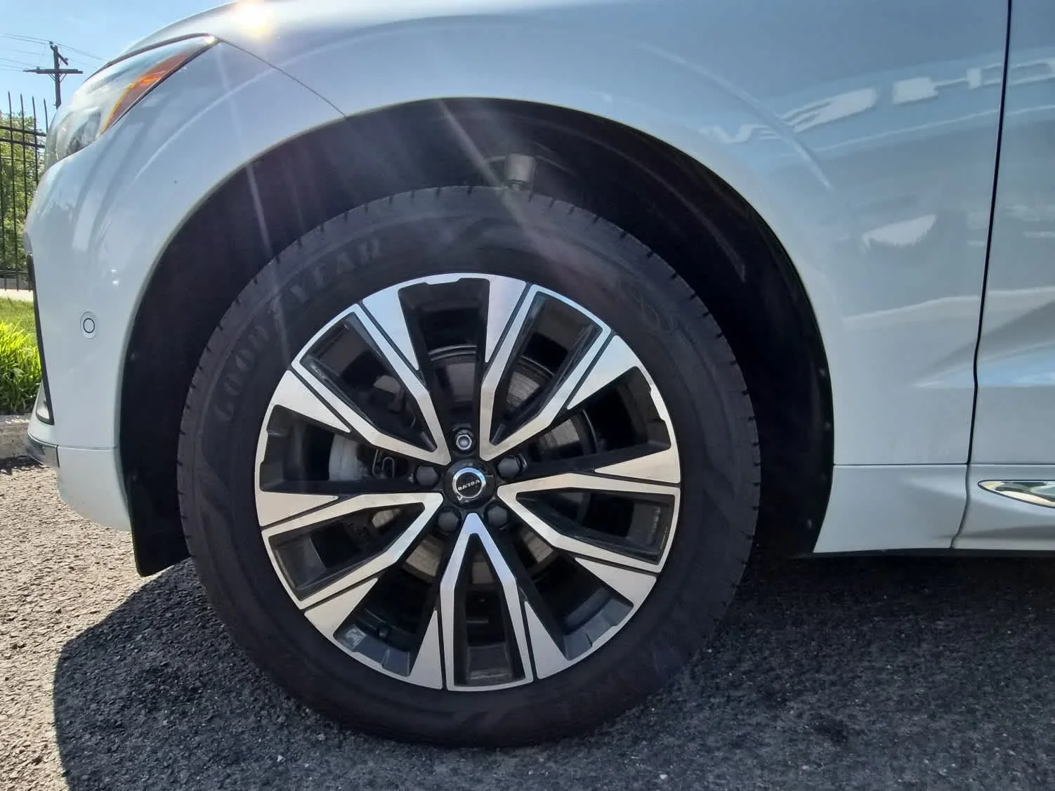 Used 2023  Volvo Plus Bright Theme image 11