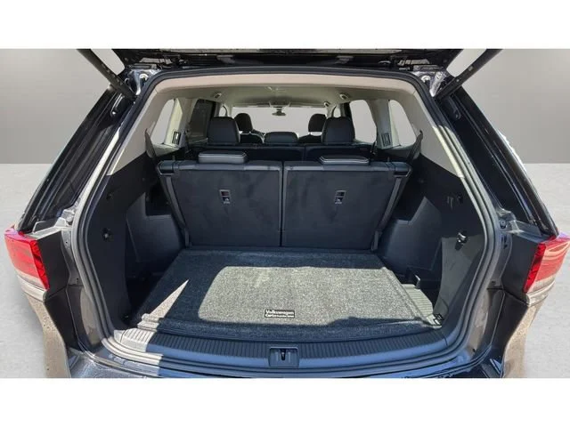 Used 2024 Black Volkswagen 2.0T SE w/Technology image 31