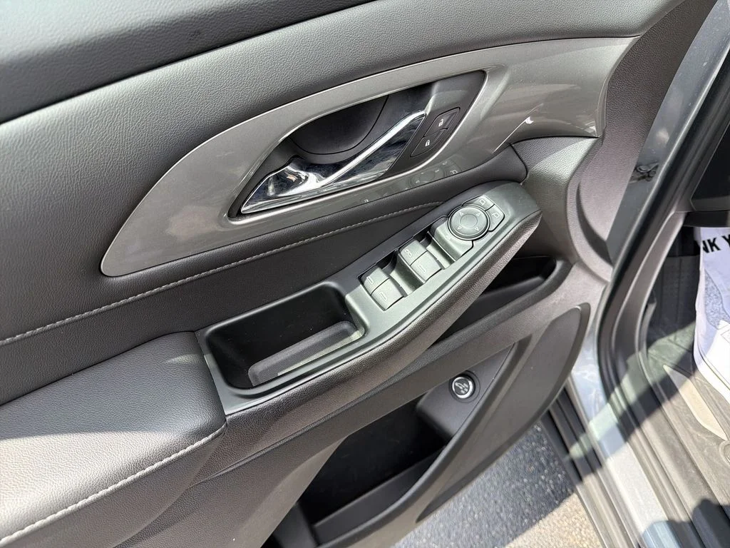 Used 2023 Gray Chevrolet LT image 19