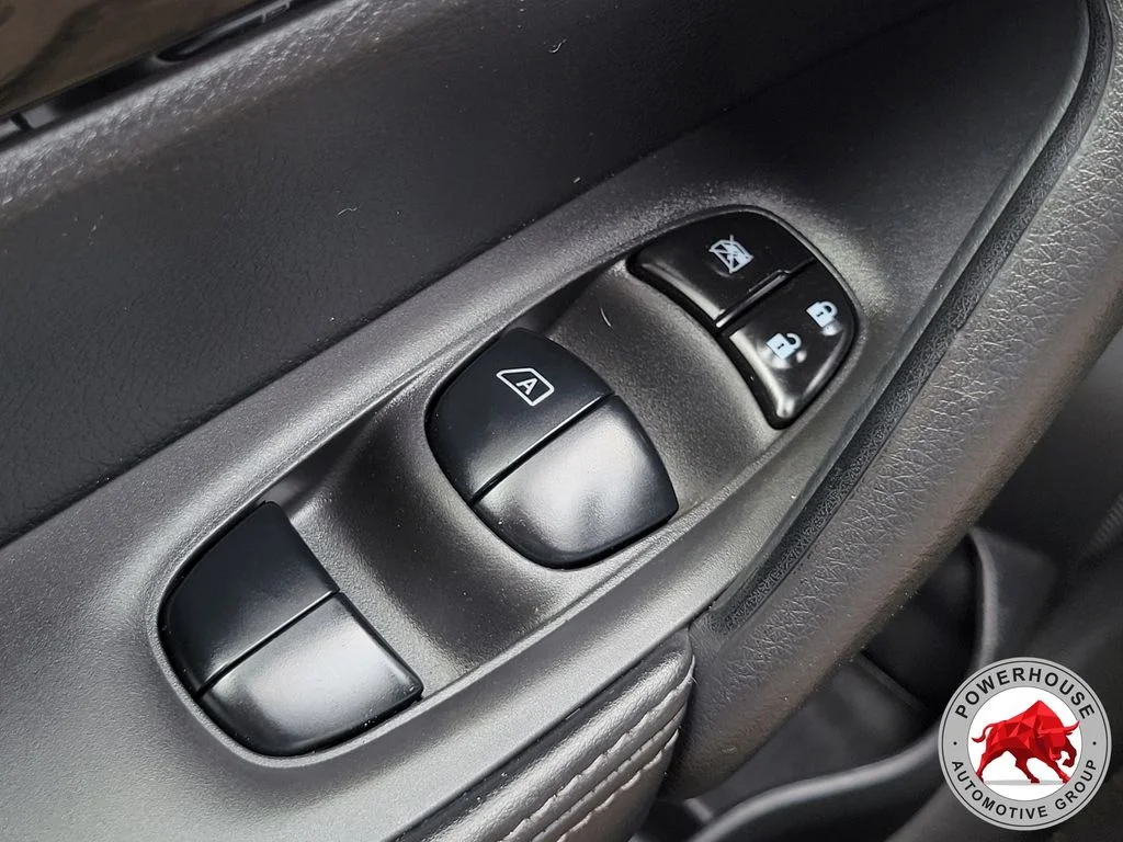 Used 2021 Silver Nissan SL image 27