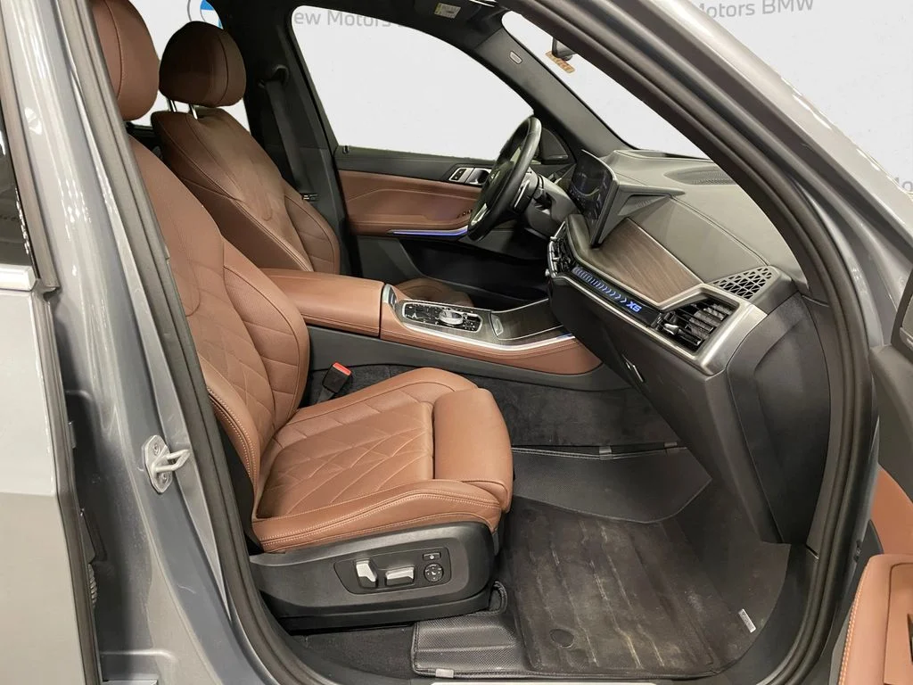 Used 2025 Gray Metallic BMW xDrive50e image 15