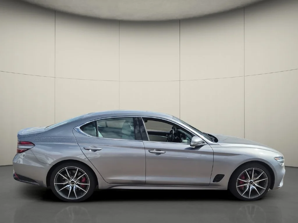Used 2025 Silver Genesis 2.5T image 8