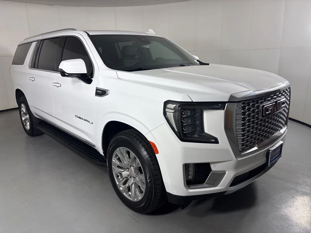 Used 2024 White GMC Denali image 2