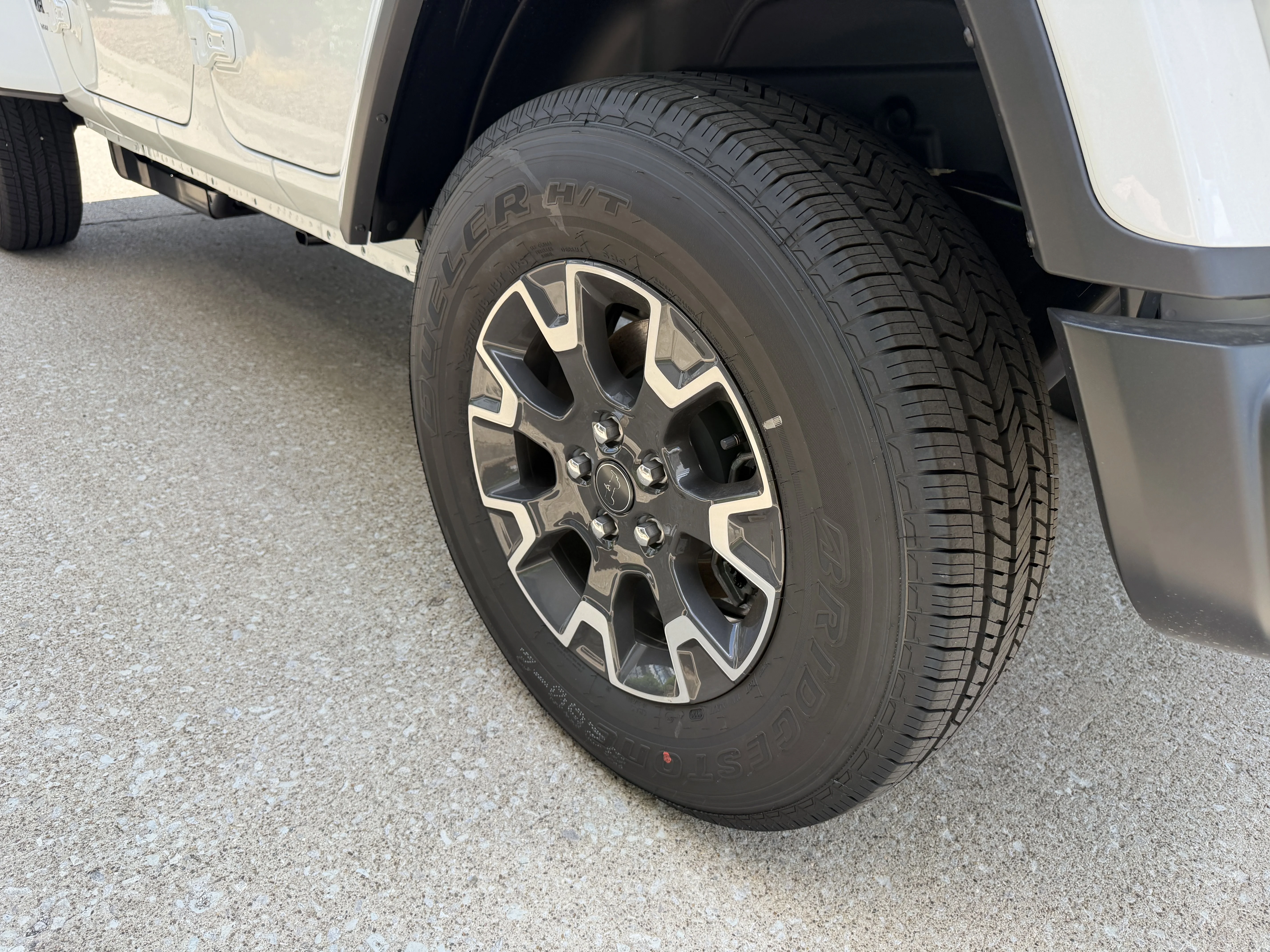 New 2026 Bright White Clear-Coat Exterior Paint Jeep Sahara image 14