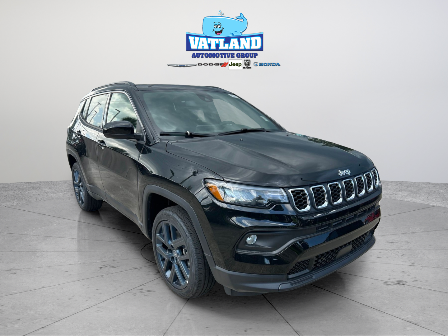 New 2026 Diamond Black Crystal Pearl-Coat Exterior Paint Jeep Latitude image 7