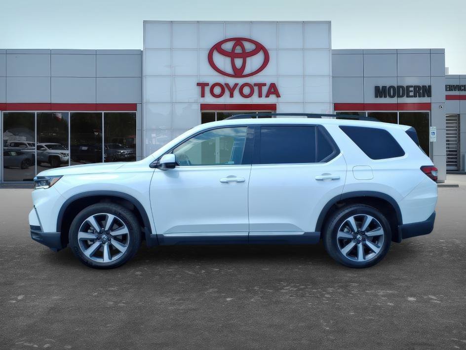 Used 2023 Platinum White Pearl Honda Touring image 2
