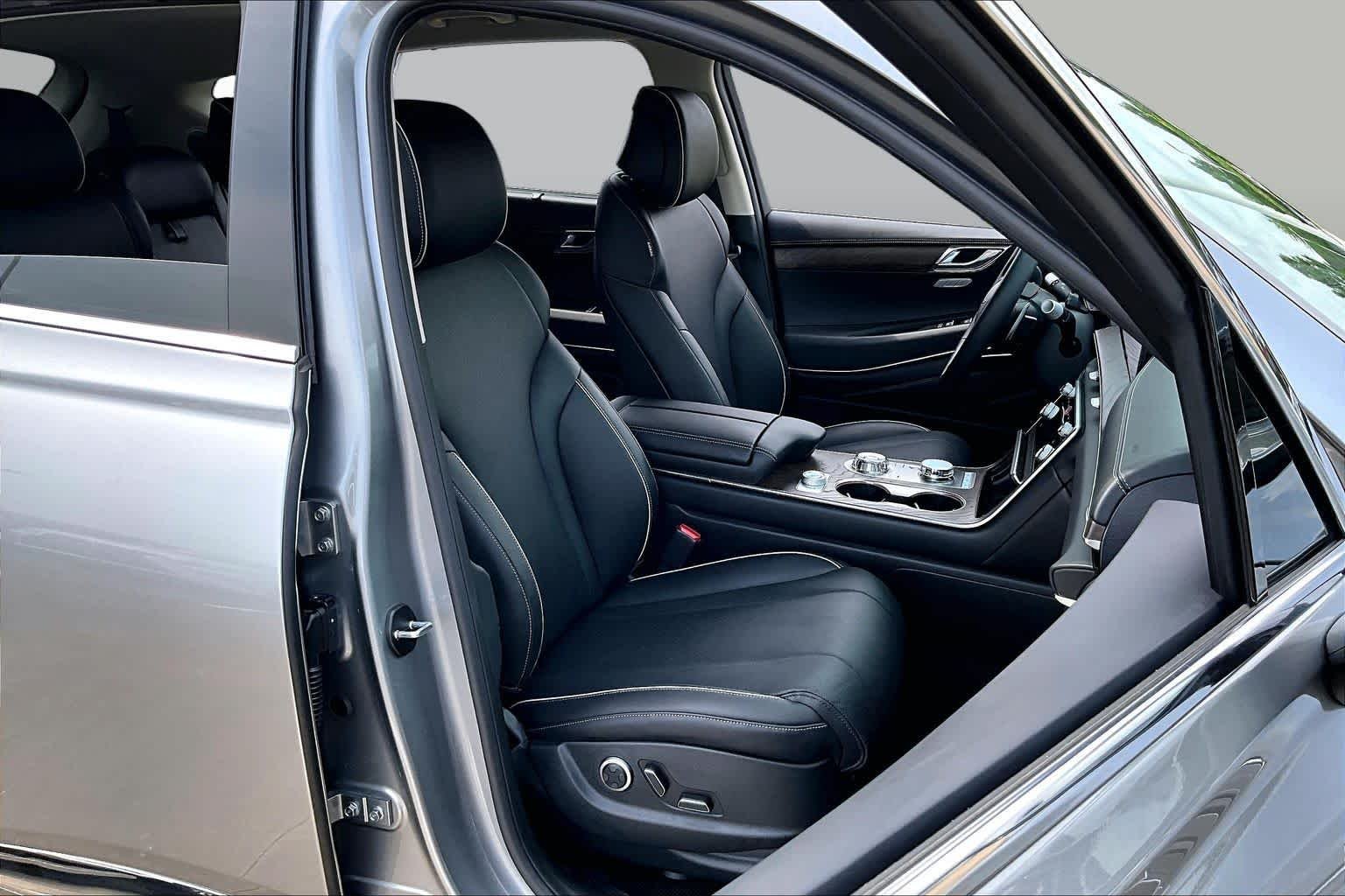 Used 2026 Savile Silver Genesis 2.5T Prestige image 18