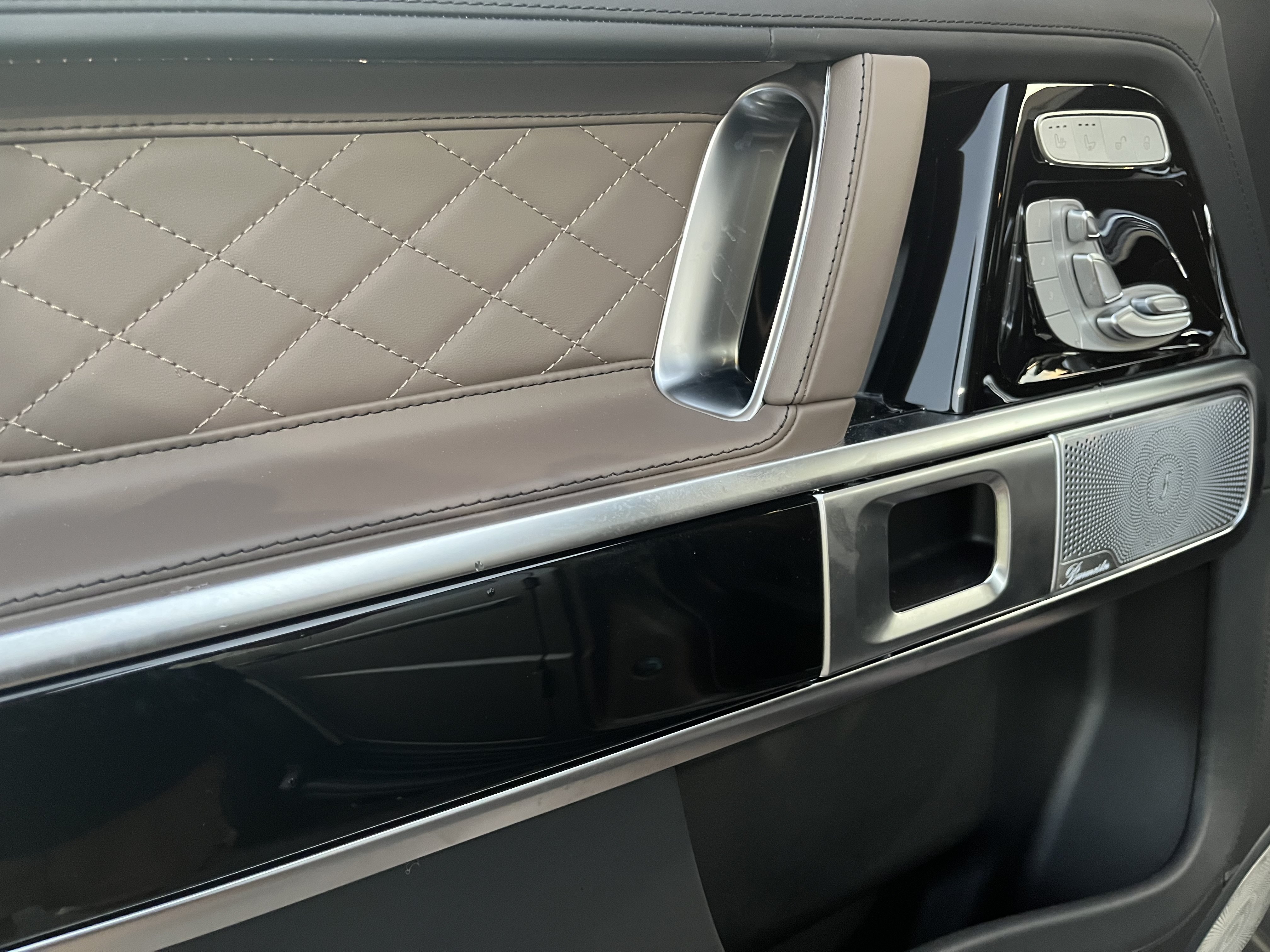 New 2027 MANUFAKTUR Sintered Bronze Magno Mercedes-Benz AMG® G 63 image 13