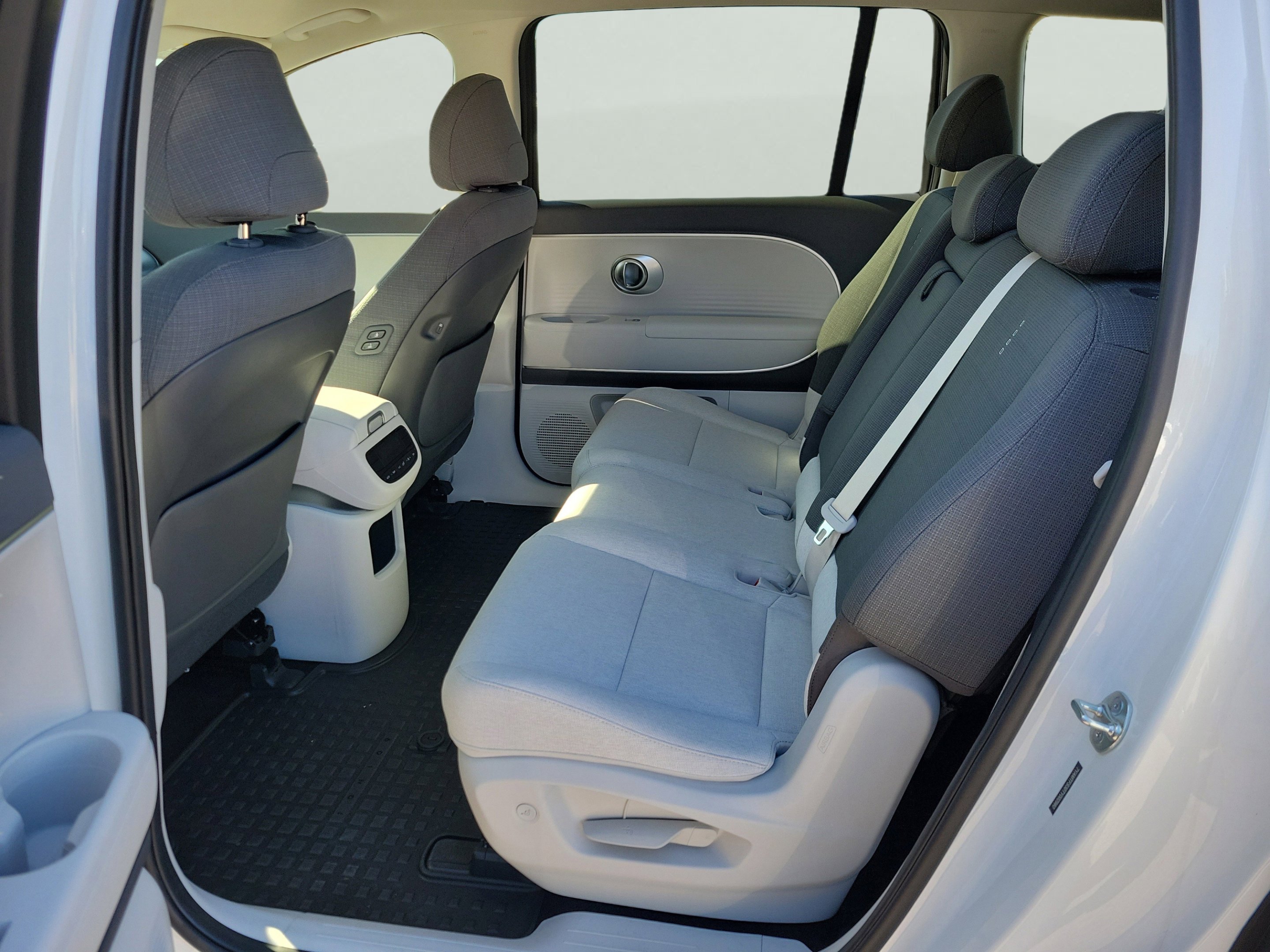 2026 Hyundai IONIQ 9 SE - Photo 11