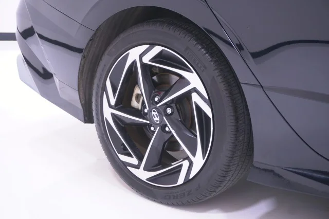 Used 2024  Hyundai SEL image 6