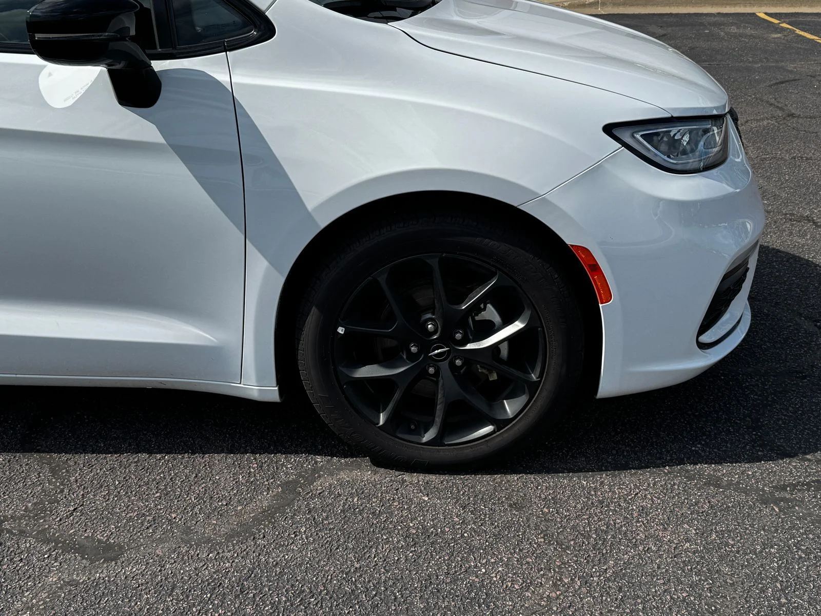 Used 2025 Bright White Clearcoat Chrysler Limited image 2