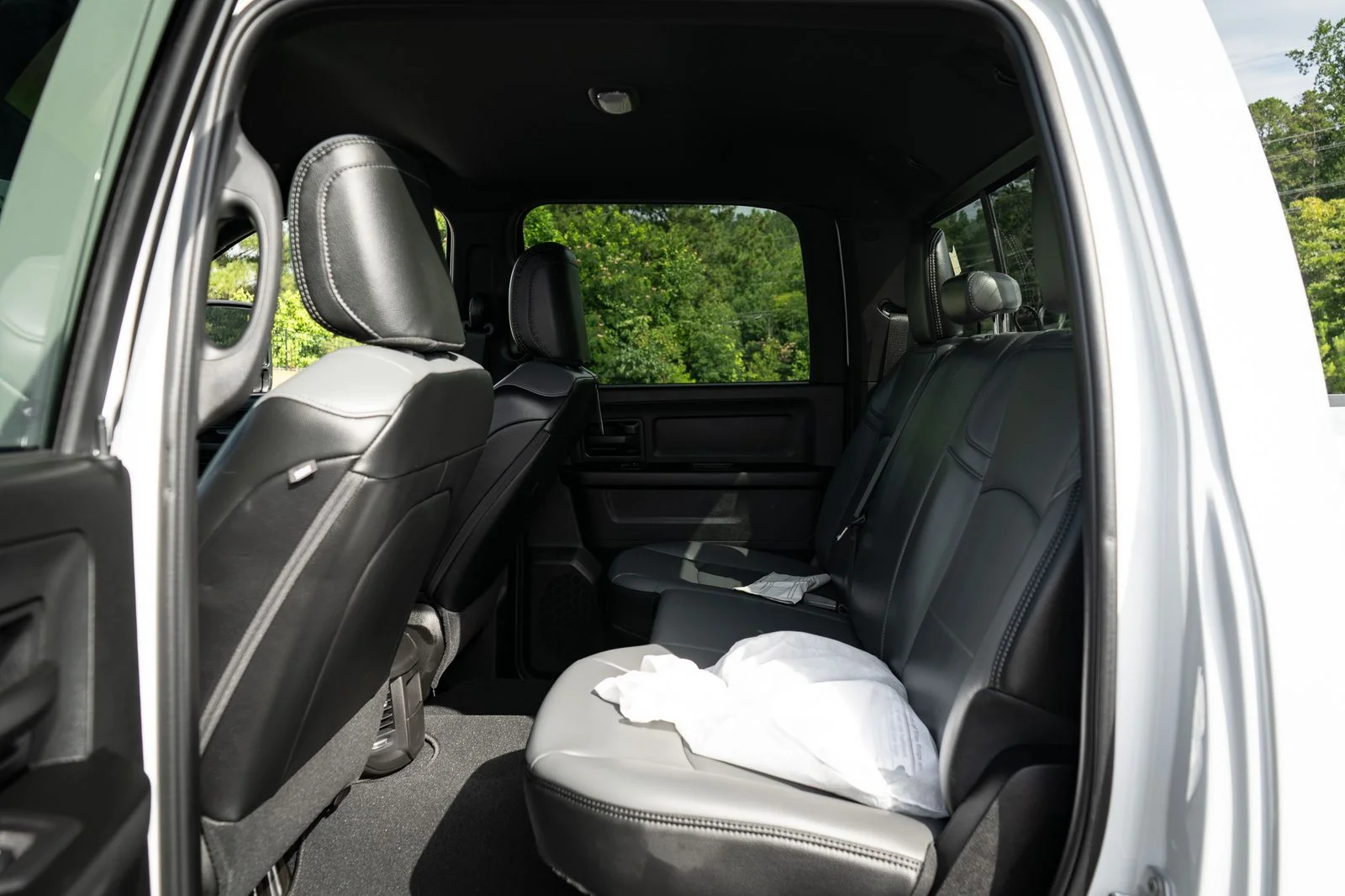 New 2026 Bright White Clear-Coat Exterior Paint RAM Tradesman image 18