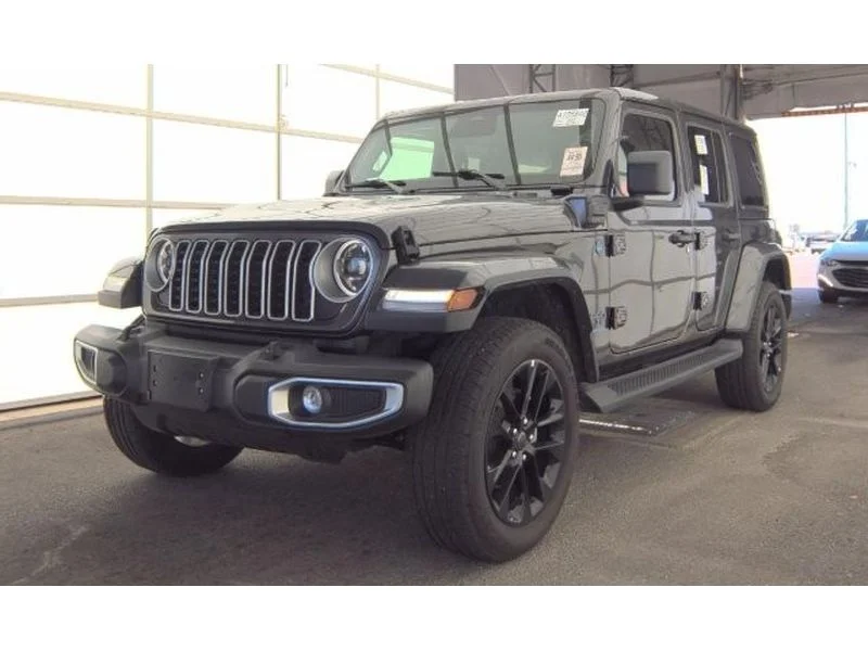 Used 2025 Granite Crystal Clearcoat Metallic Jeep Sahara image 1