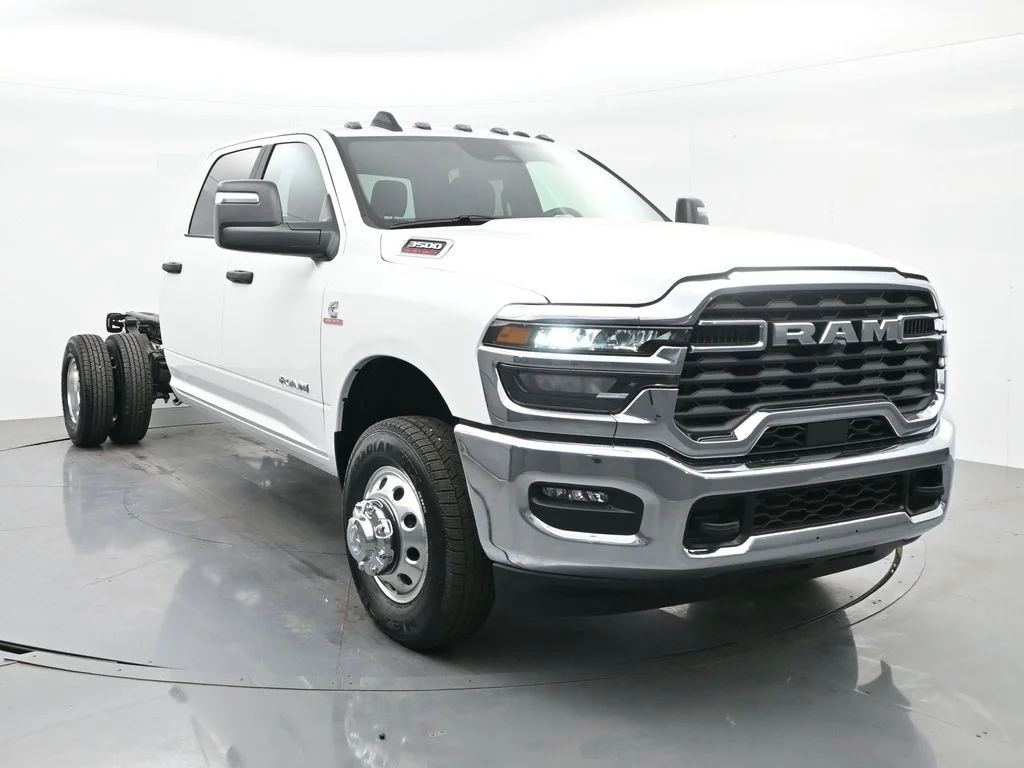 New 2026 Bright White Clear-Coat Exterior Paint RAM Tradesman image 4