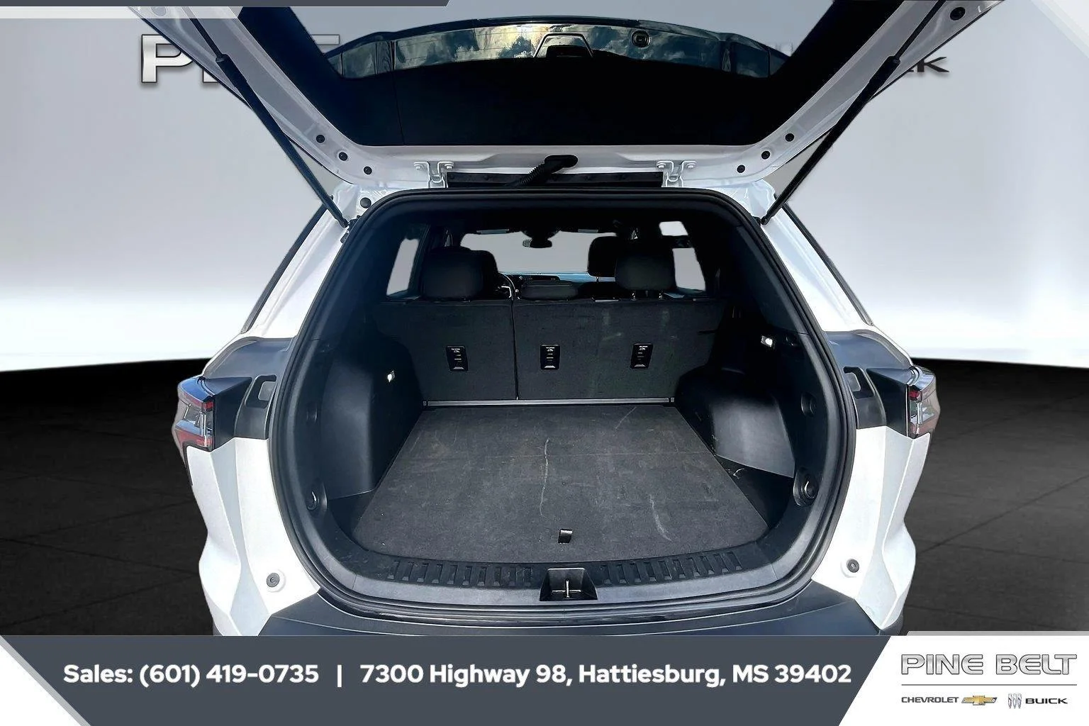 Used 2026 Summit White Chevrolet LT image 21