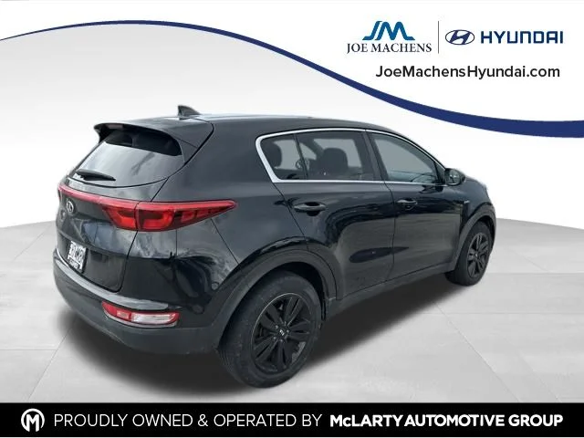 Used 2018 Red Kia LX image 7