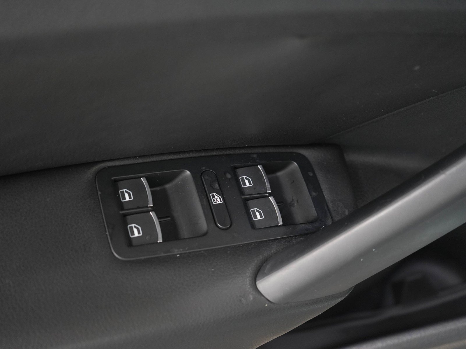 Used 2013 Glacier Blue Metallic Volkswagen 2.5 SE image 18
