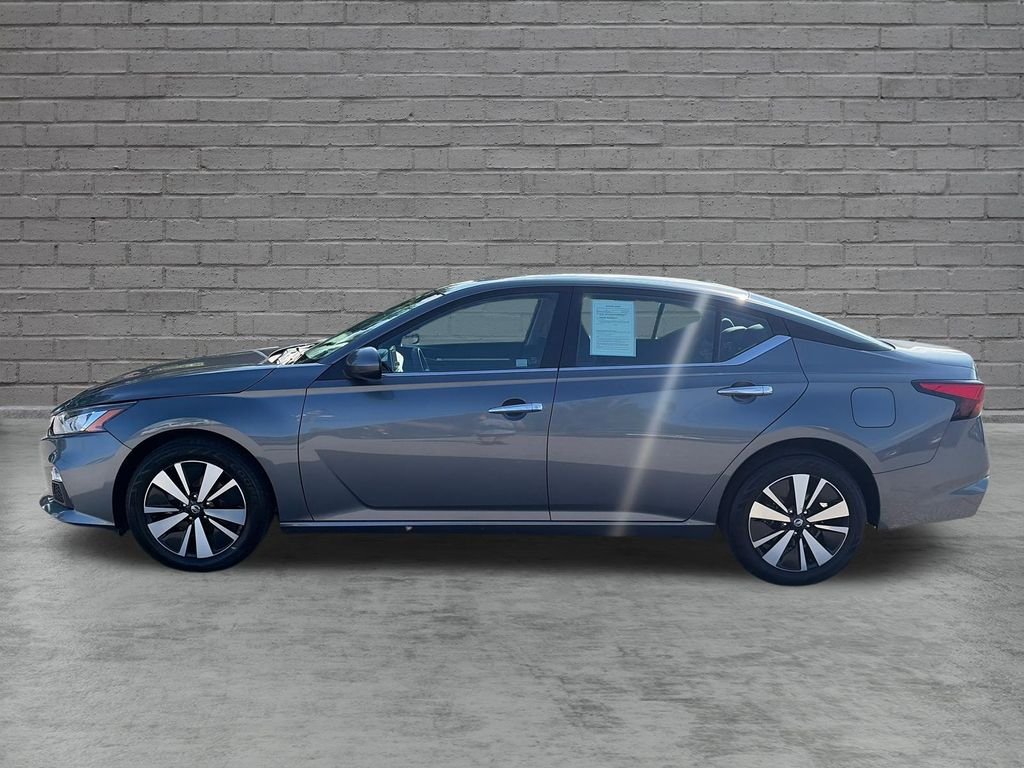 Used 2021 Gun Metallic Nissan 2.5 SV image 3