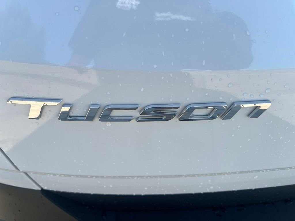 Used 2024 White Hyundai SEL image 9