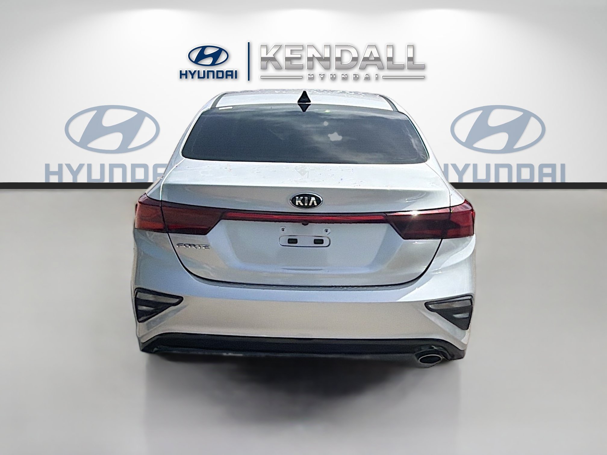 Used 2021 Silky Silver Kia LXS image 5