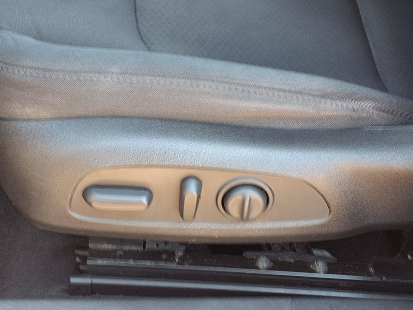 Used 2016 Silver Ice Metallic Chevrolet LT image 4