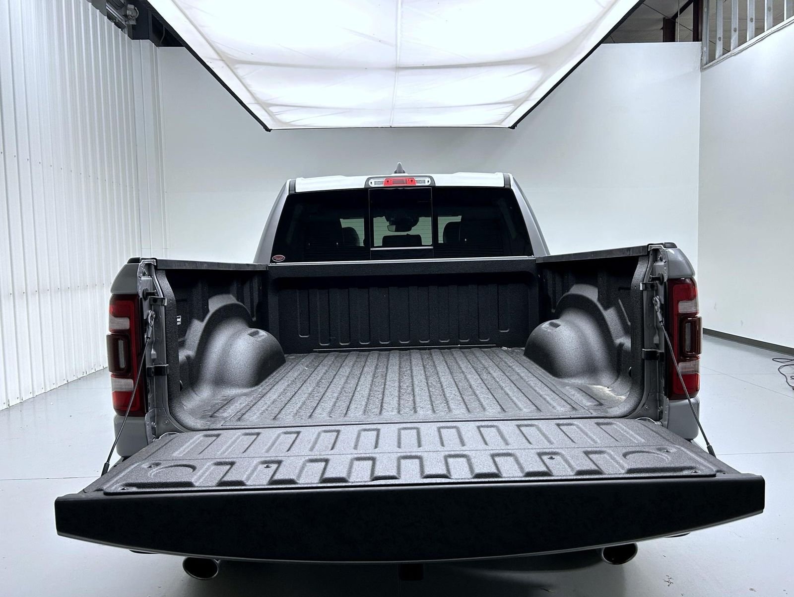 Used 2023 Silver Ram Laramie image 21