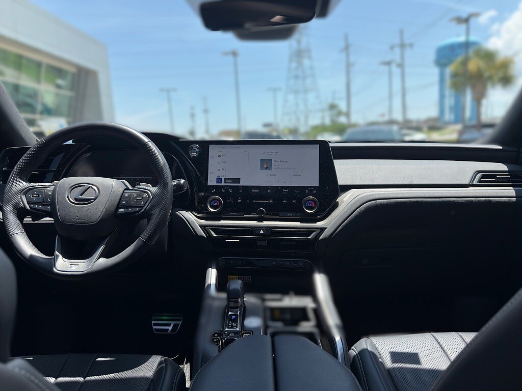Certified Used 2025 Incognito Lexus F SPORT Handling image 15