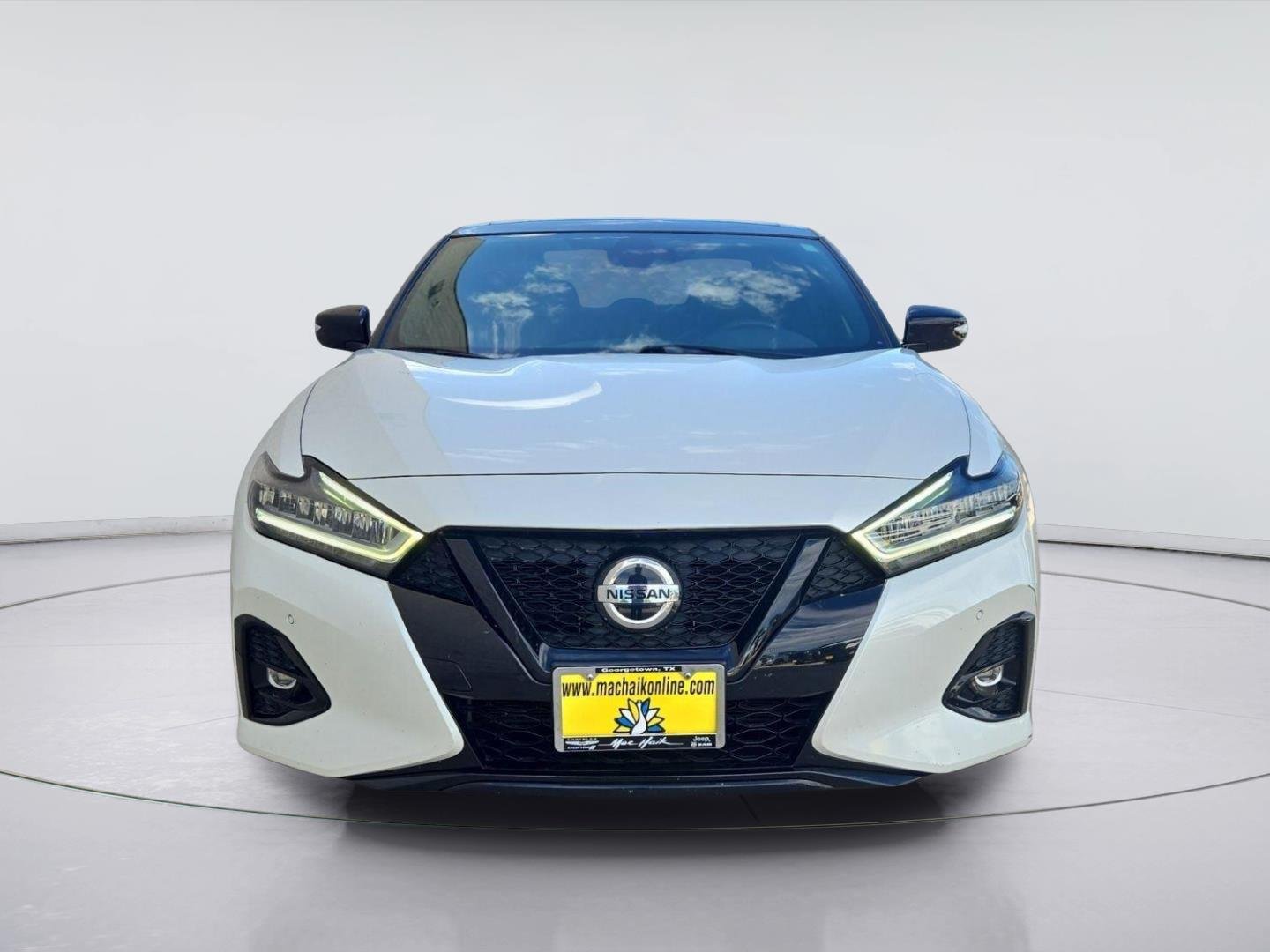 Used 2021 Pearl White Tricoat Nissan SR image 8