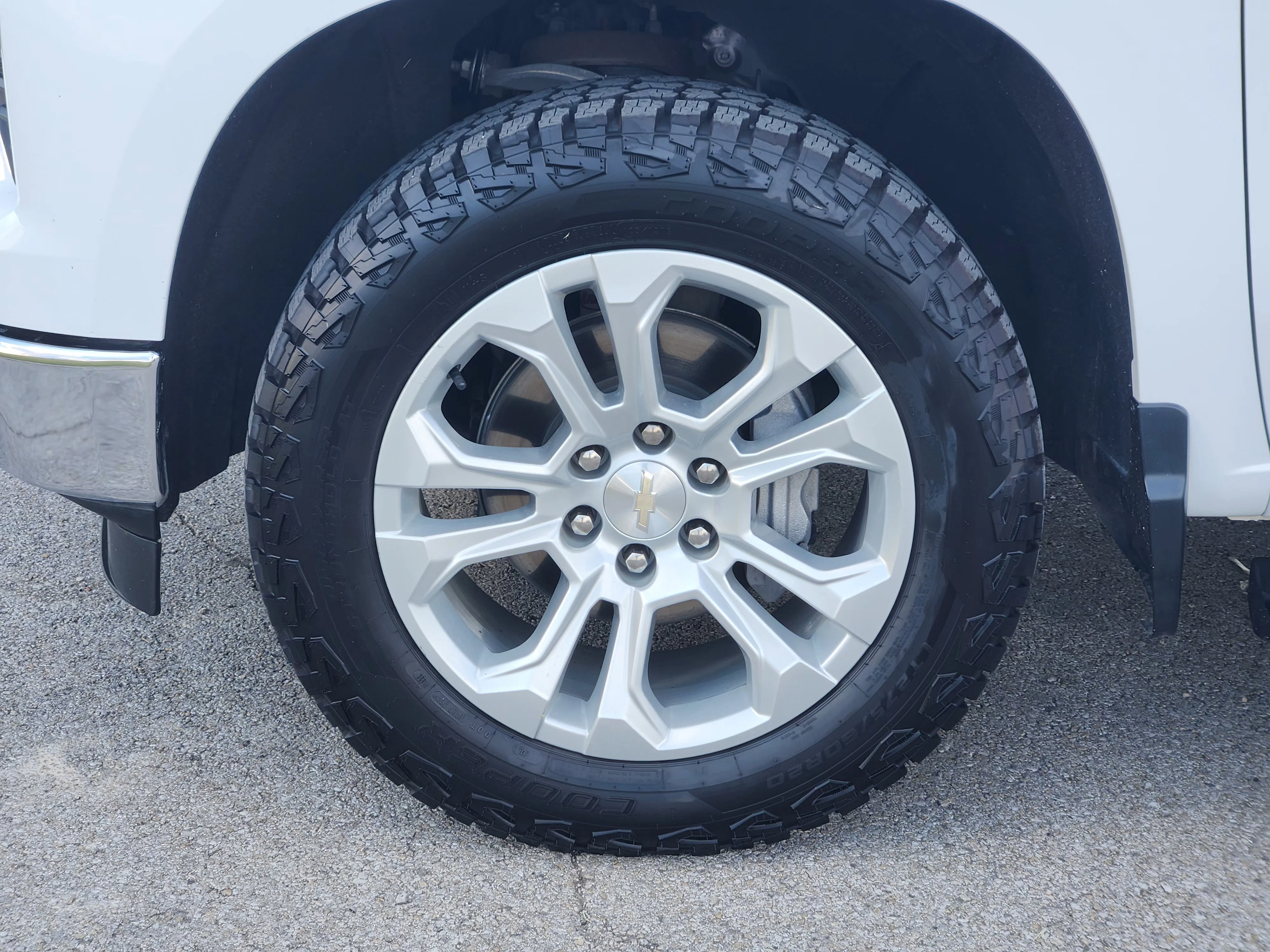 Used 2023 Summit White Chevrolet LTZ image 10