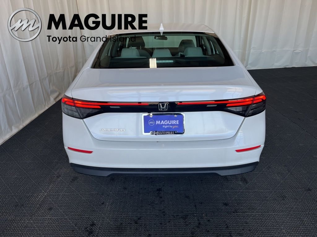 Used 2023 White Honda EX image 30