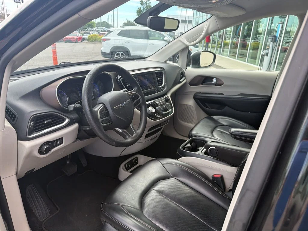 Used 2021 Black Chrysler LXI image 16