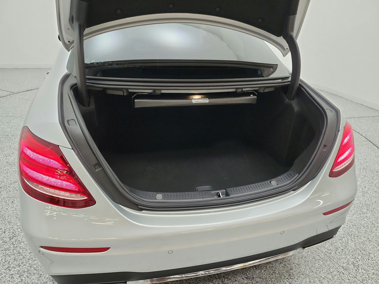Used 2019 Iridium Silver Metallic Mercedes-Benz E 300 RWD Sedan image 22