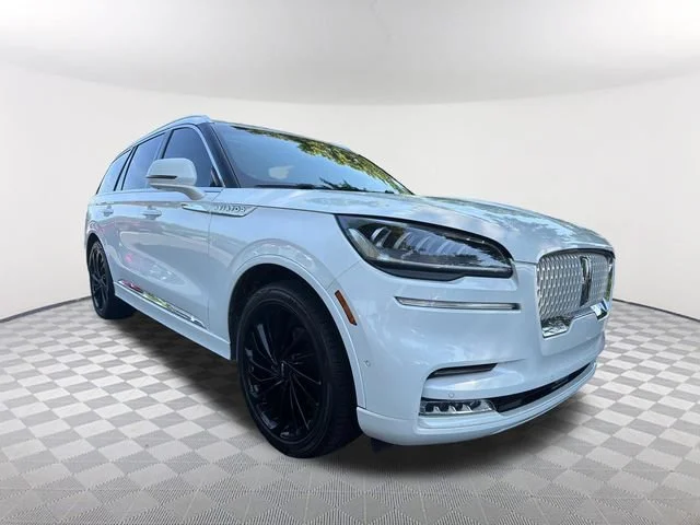 Used 2021 White Lincoln Reserve image 3