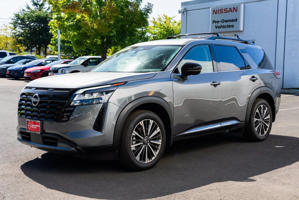 New 2026 Gun Metallic Nissan Platinum image 3